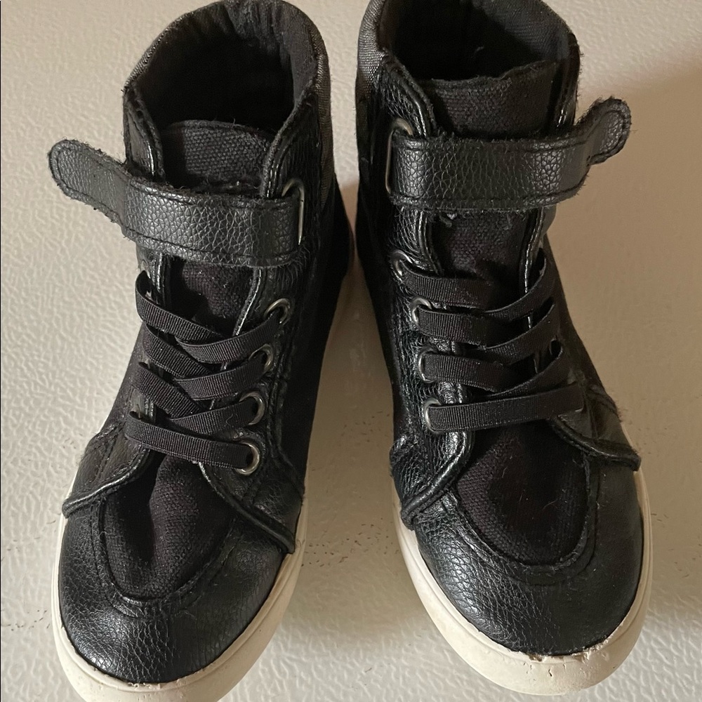 Boys shoes size 10